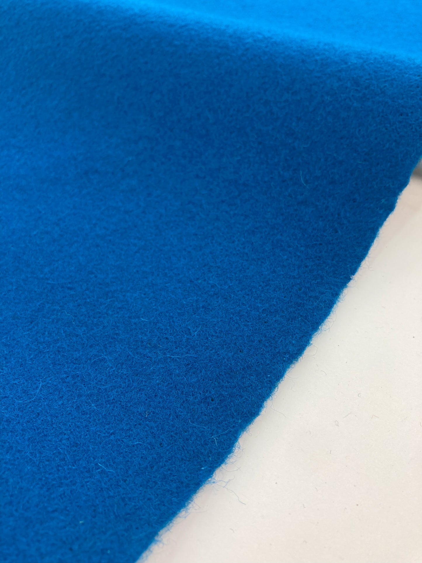Gabriel Europost 2 classic fabric in 100% recyclable wool - Modern Upholstery