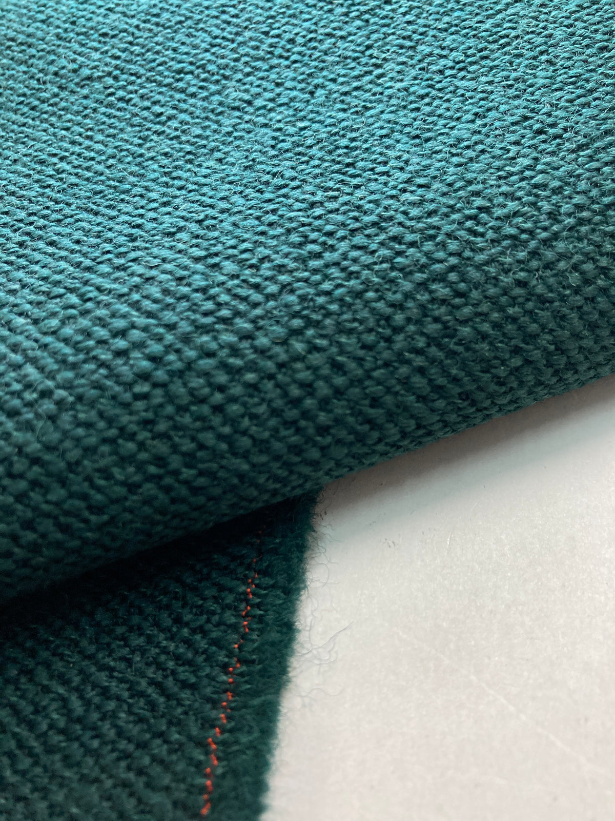 Kvadrat Vidar 4-Stoff – Tiefe Textur und intensive Farben für anspruchsvolle Innenräume. 