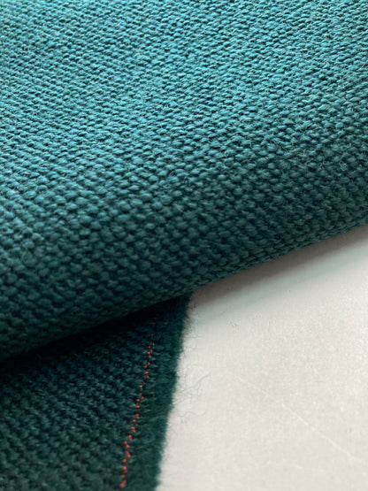 Kvadrat Vidar 4-Stoff – Tiefe Textur und intensive Farben für anspruchsvolle Innenräume. 