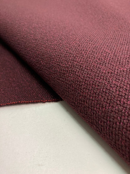 Kvadrat Vidar 4-Stoff – Tiefe Textur und intensive Farben für anspruchsvolle Innenräume. 