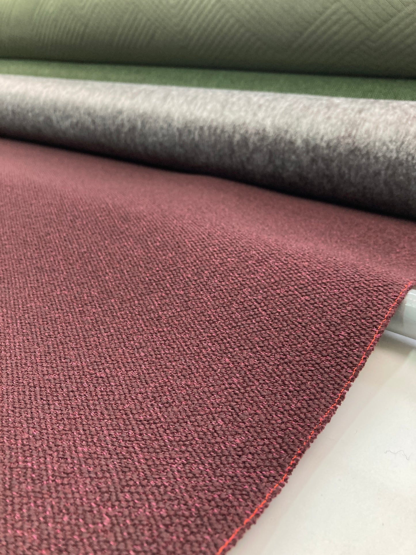Kvadrat Vidar 4-Stoff – Tiefe Textur und intensive Farben für anspruchsvolle Innenräume. 