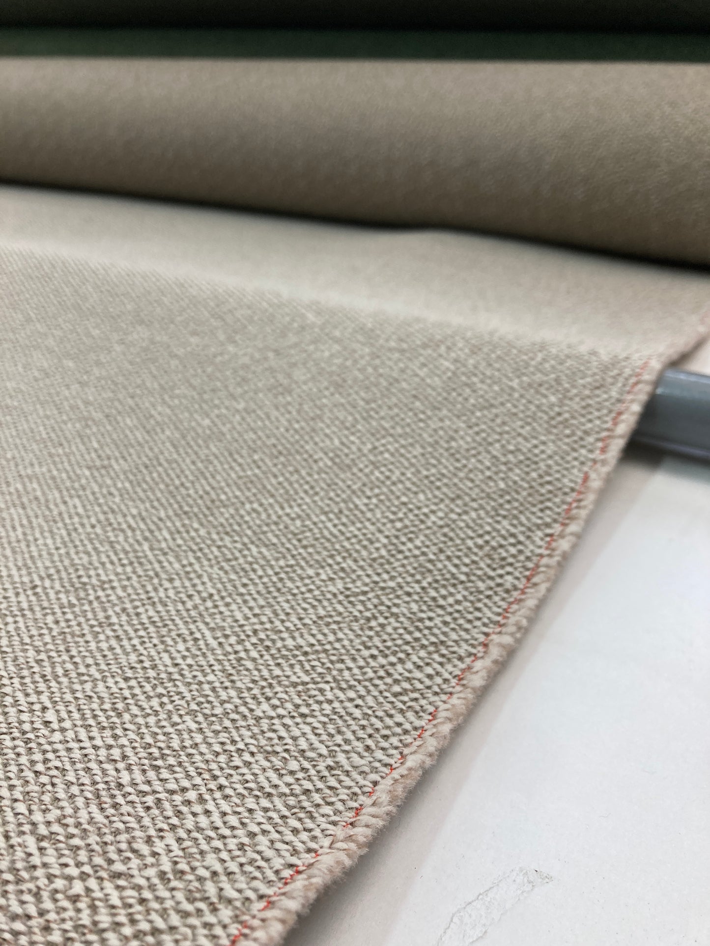 Kvadrat Vidar 4-Stoff – Tiefe Textur und intensive Farben für anspruchsvolle Innenräume. 